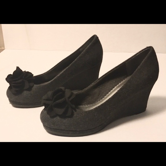 Lindsay Phillips Kristen Wedged Heels - Picture 2 of 8